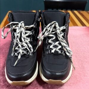 Universal Thread Black and Gray Boots